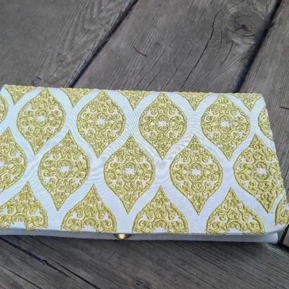 Shiraleah clutch bag white with yellow damask design and goldtone chain - Picture 6 of 8